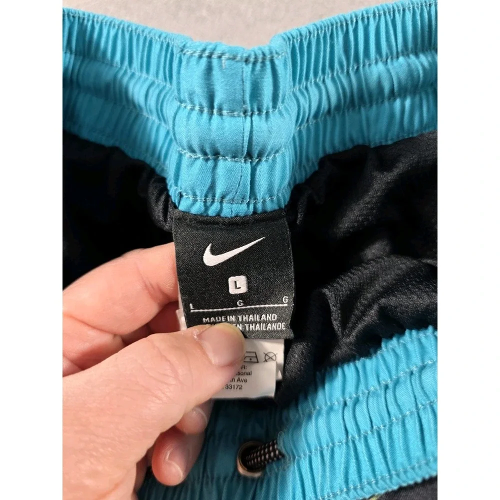 Nike Men Large Just do It Spell out camo volley shorts Lined swim trunks Pockets